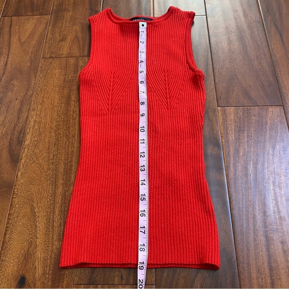 Red Sleeveless Ribbed Knit Top - Picture 6 of 6